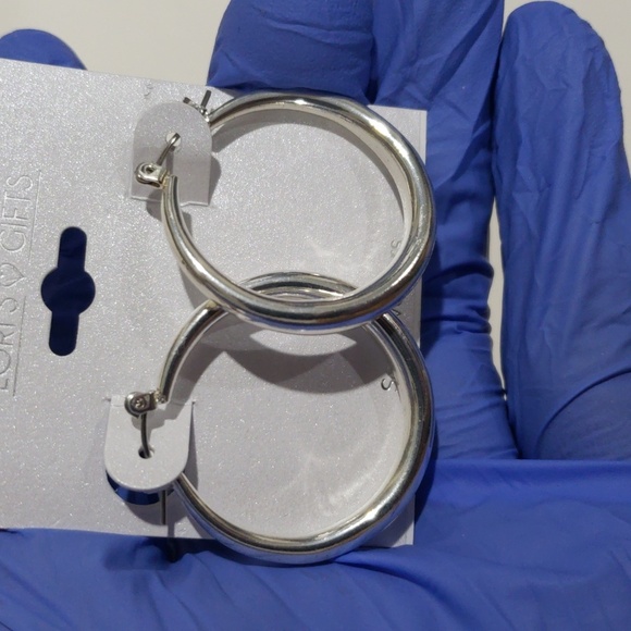 Lori's Gifts Stylish Elegant Silver tone Hoop Earrings - Women's Fashion Jewelry - Picture 9 of 9